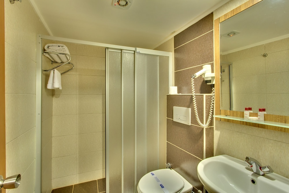 ANTROYAL HOTEL 48/50