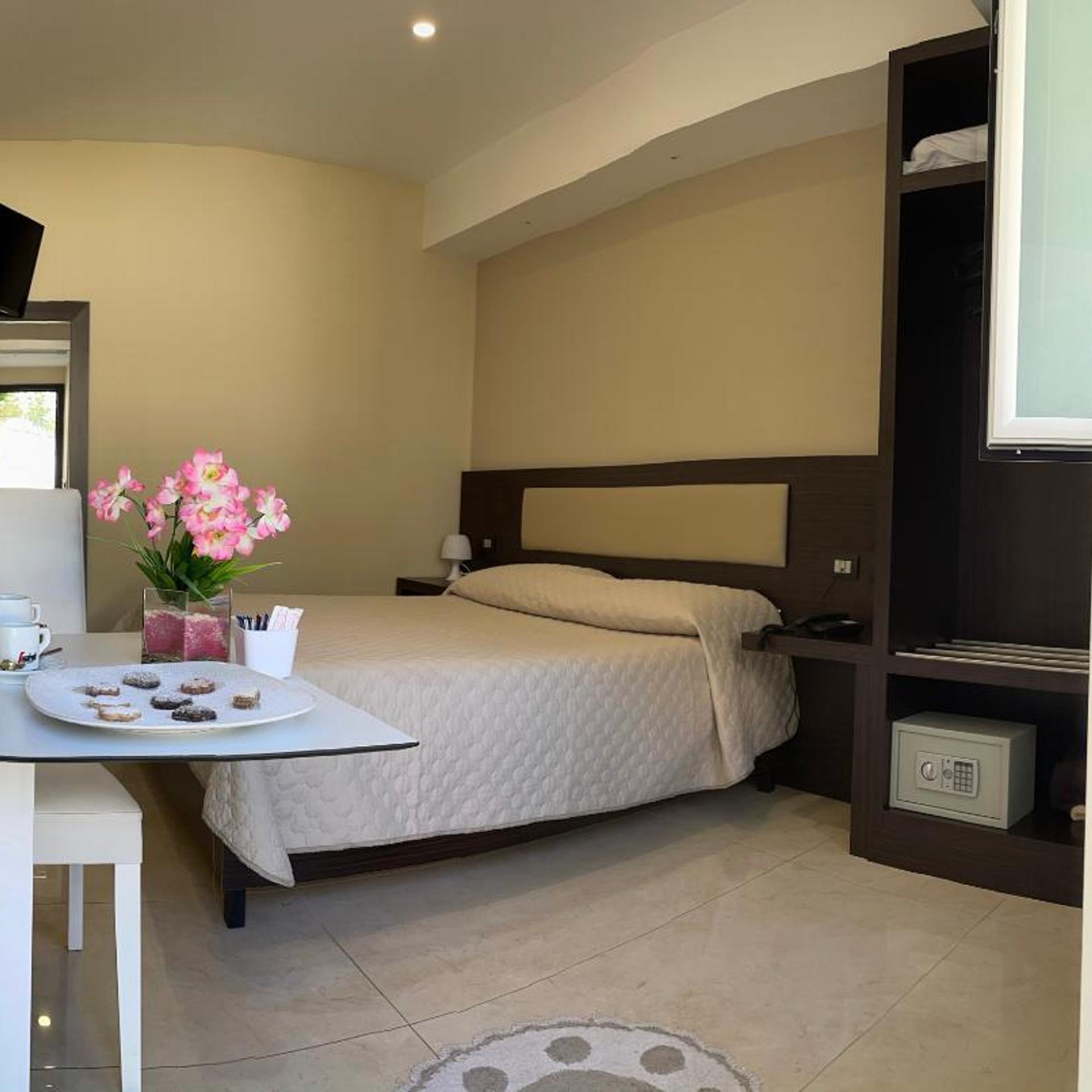 Room, Double Bed, Garden View, Private Entrance