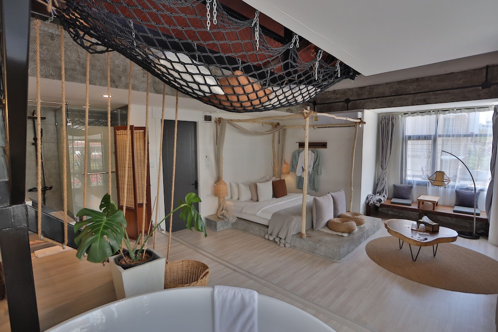 Yolo Bangkok Boutique Hotel 32/50