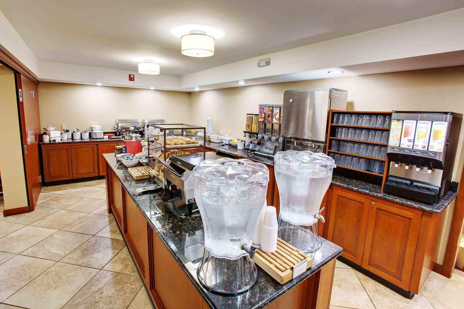 Country Inn and Suites by Radisson, Traverse City, MI 25/46