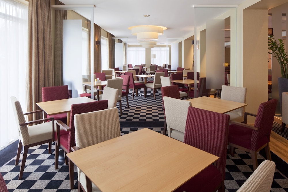 Holiday Inn Express Southampton M27 Junction 7 29/50