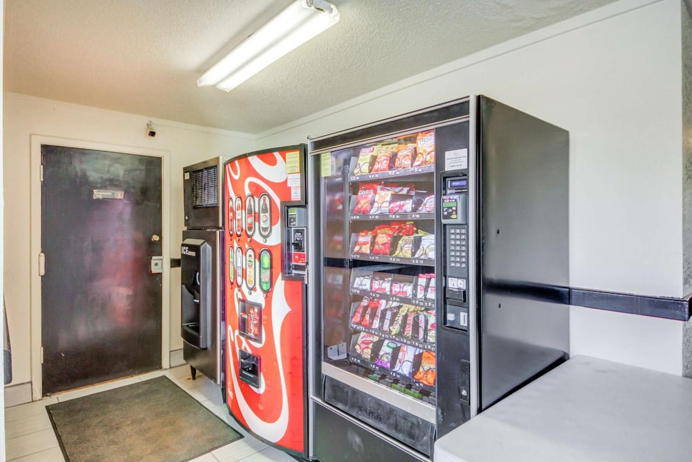 Motel6 Wichita, Kansas 11/57