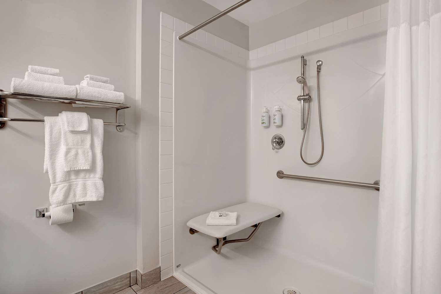 Days Inn by Wyndham Victoria Airport Sidney 33/34