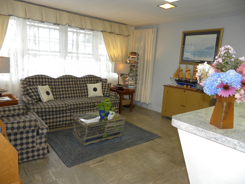 Colonial Gables Oceanfront Village 48/72