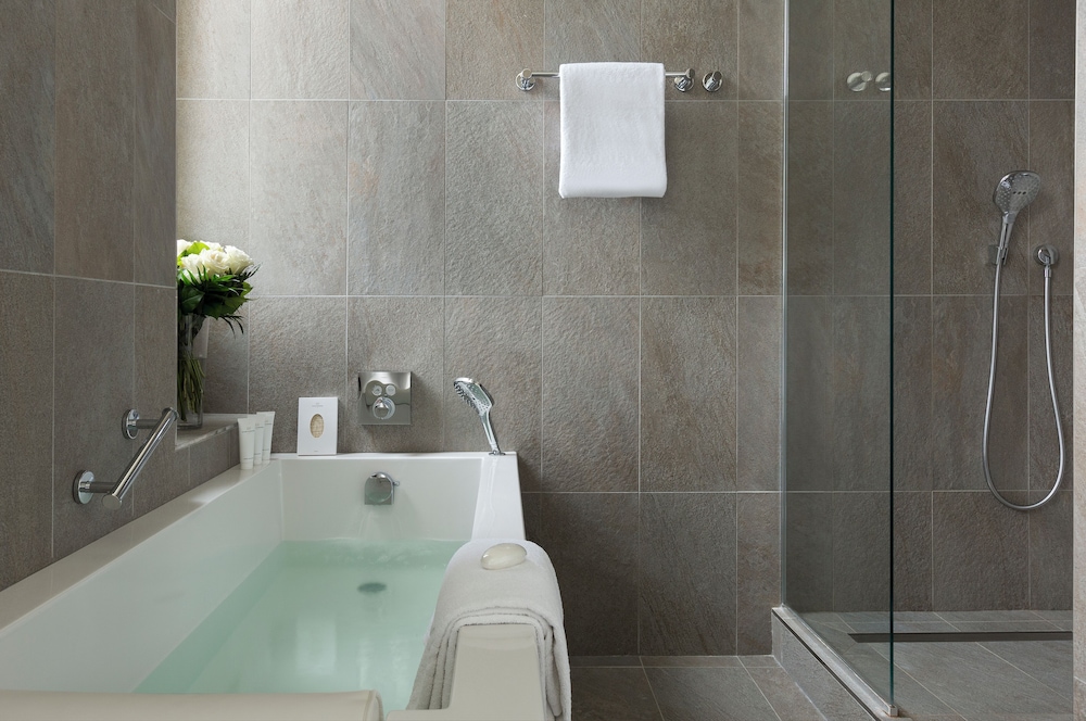 جناح تنفيذي بسرير مزدوج بإطلالة على البحر بشرفة، Hotel Barriere Le Royal La Baule 3/3