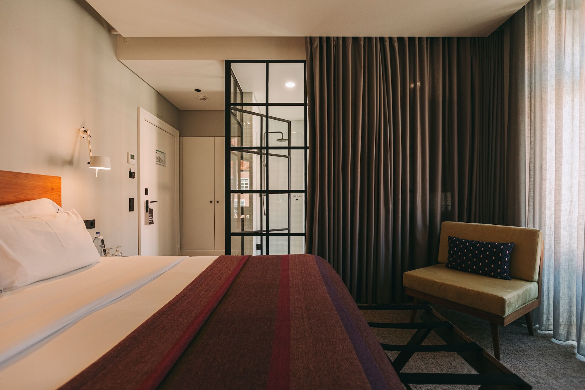 DELUXE, DOUBLE BED