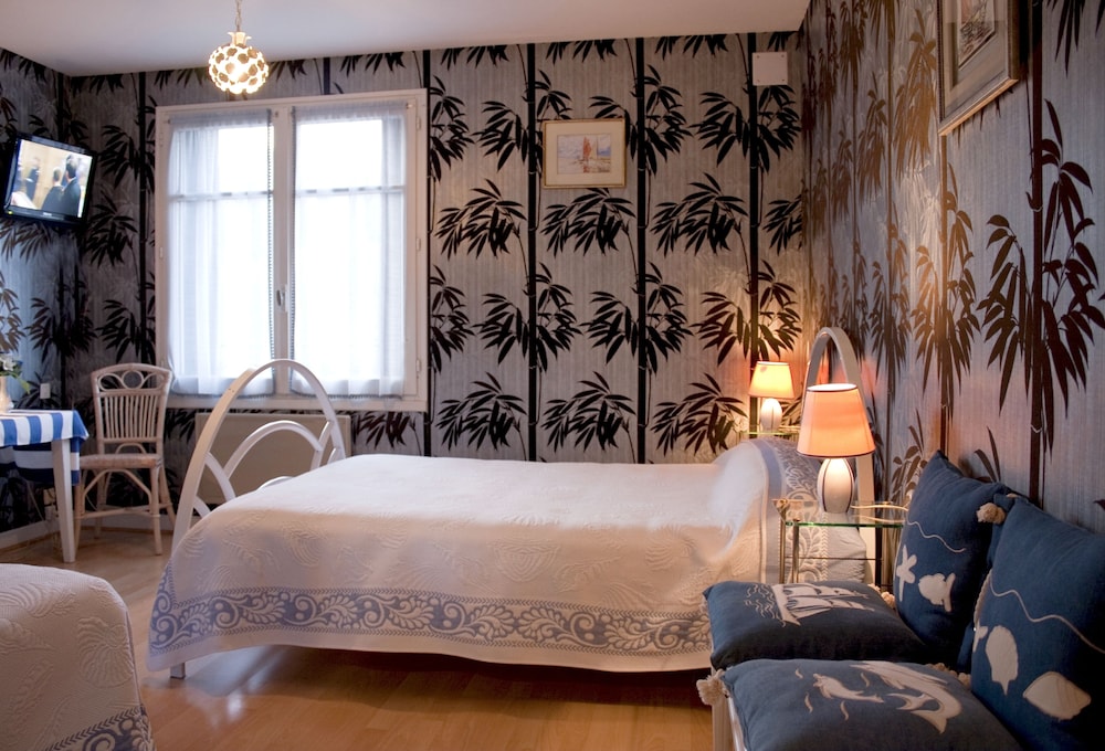 HOTEL LES TILLEULS 18/28
