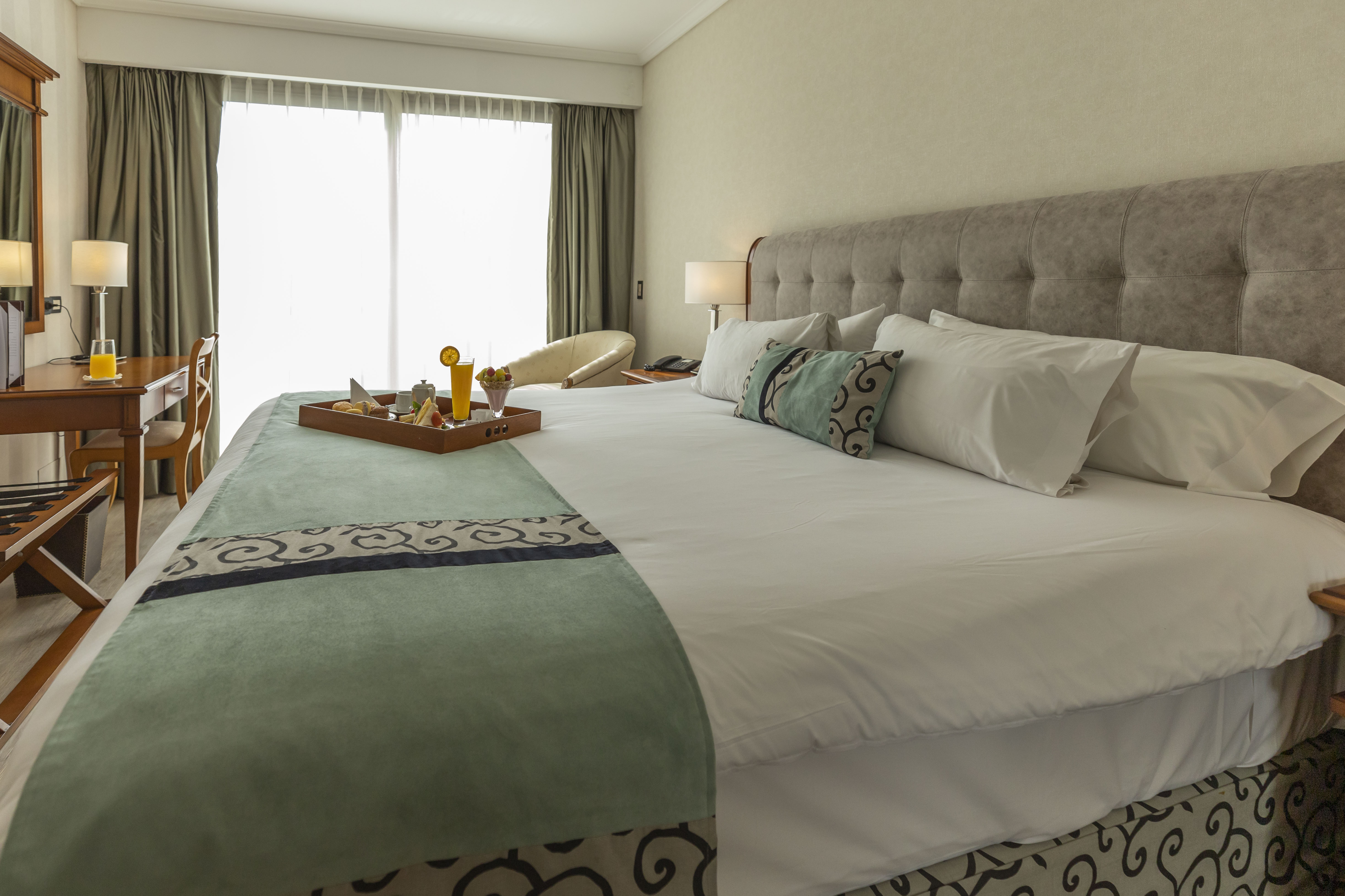 Executive, Suite