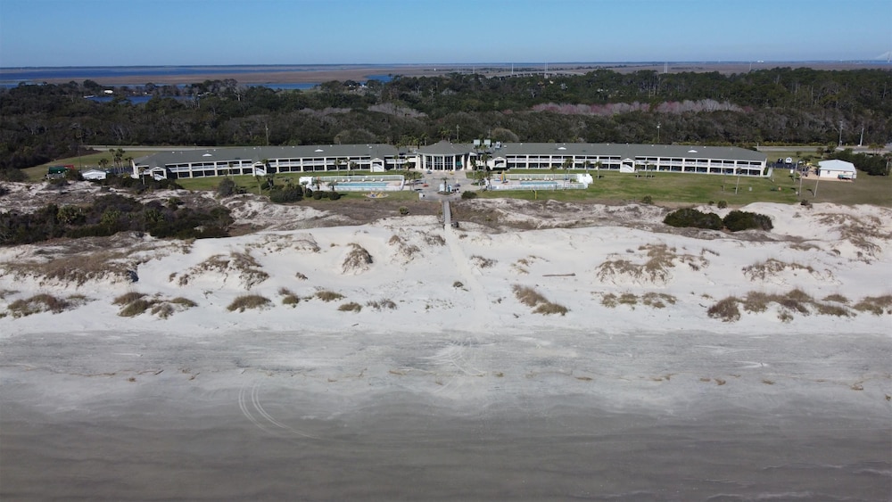Days Inn & Suites By Wyndham Jekyll Island 53/58