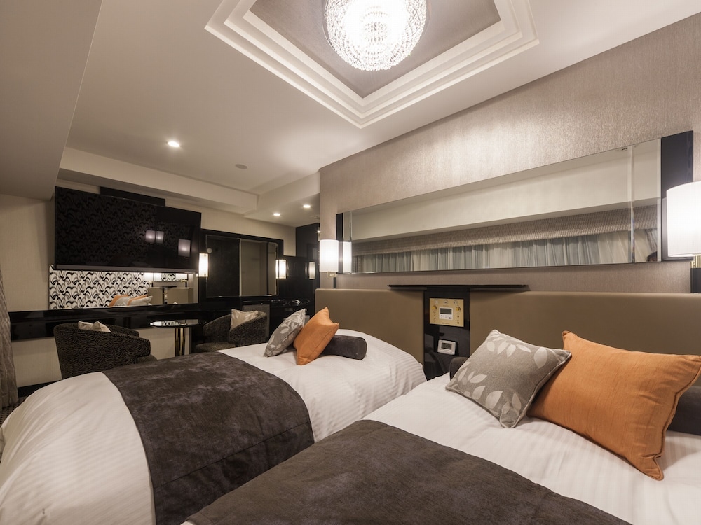 2 BEDROOMS, DELUXE, TWIN BEDS