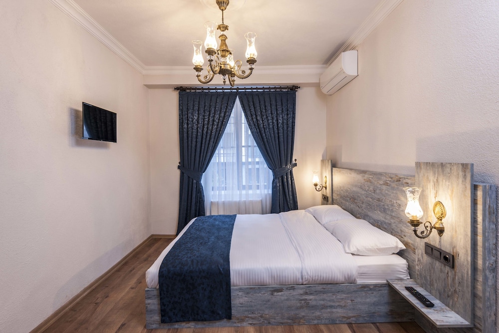 CONDO, FAMILY, QUEEN BED, SOFA