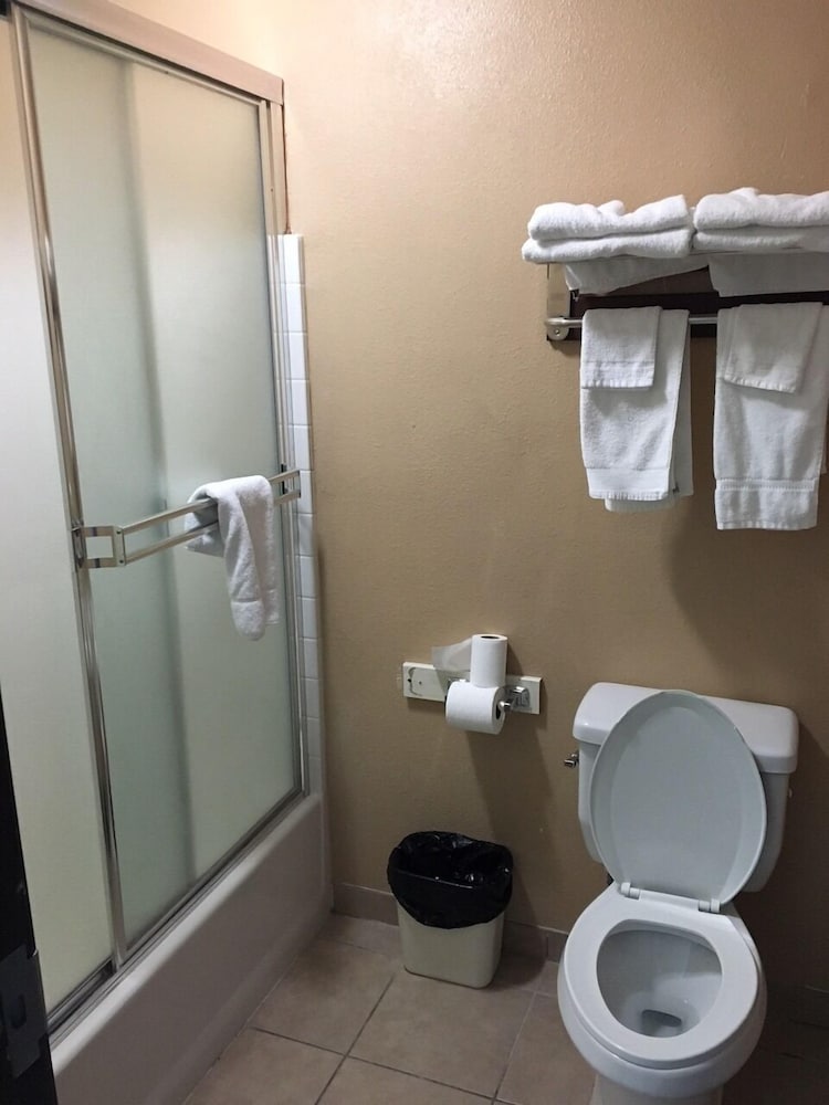 Hollywood Palms Inns & Suites 53/56