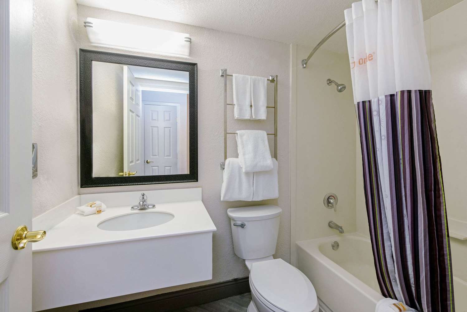 La Quinta Inn Suites New Orleans Airport 48/50