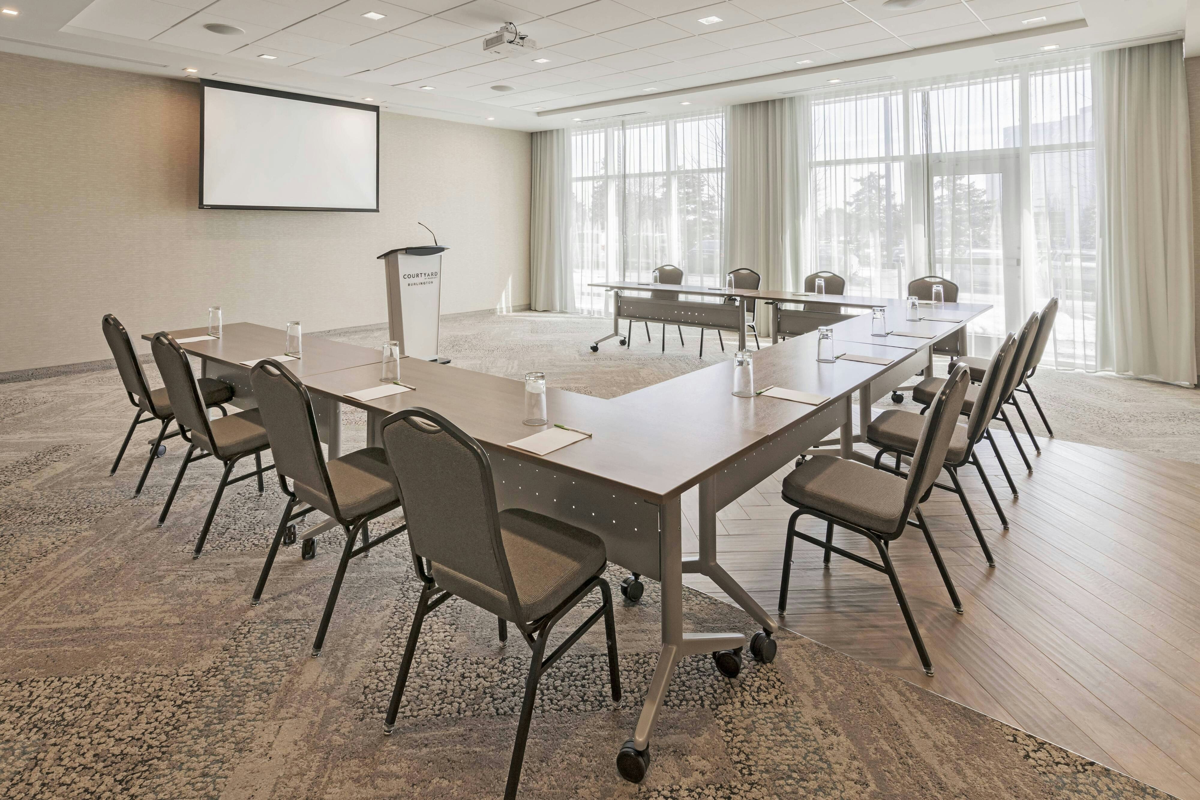Courtyard By Marriott Burlington 42/47