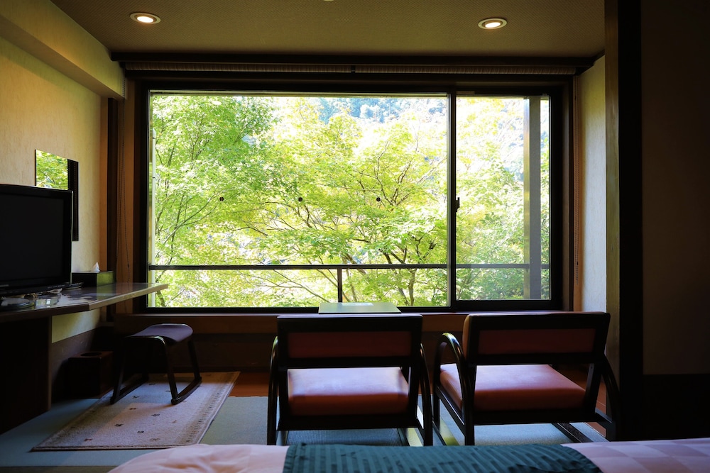 Momiji Ya Honkan Takaosansou 38/47