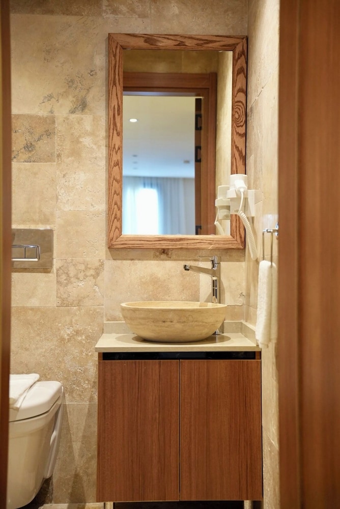 Khalkedon Suite 49/50