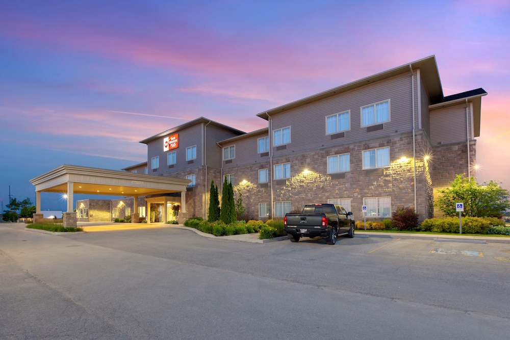 Best Western Plus Walkerton Hotel and Conference Centre 1/43