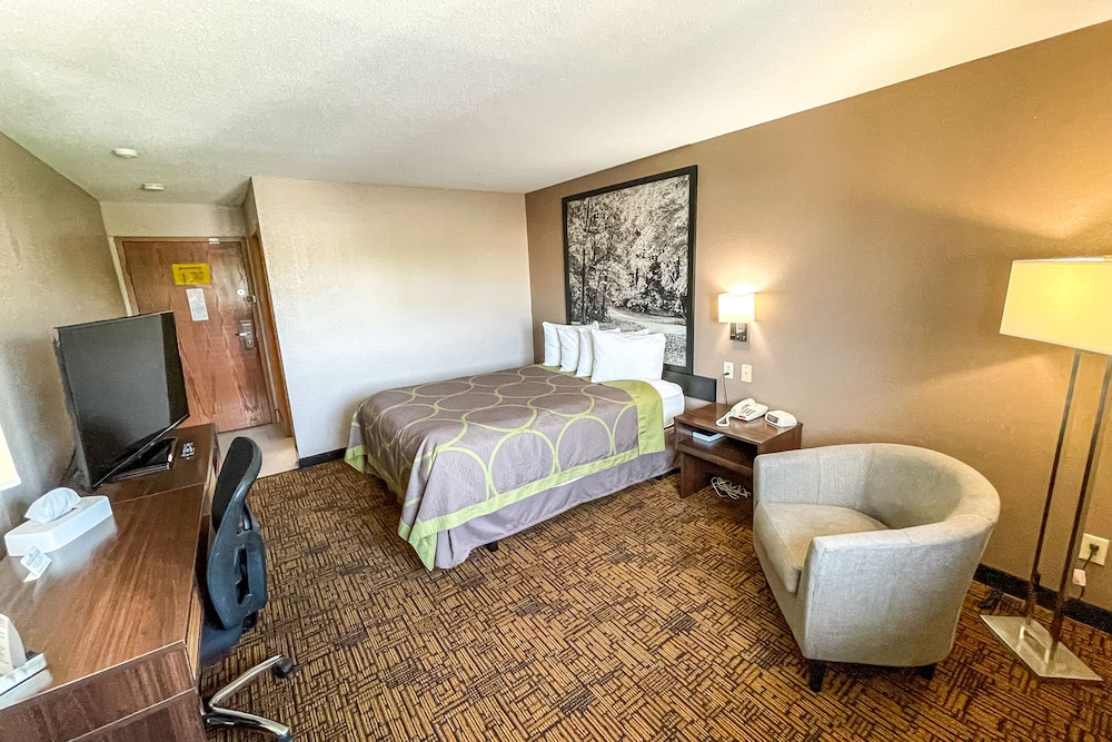 Super 8 by Wyndham Indianapolis/Emerson Ave 11/26