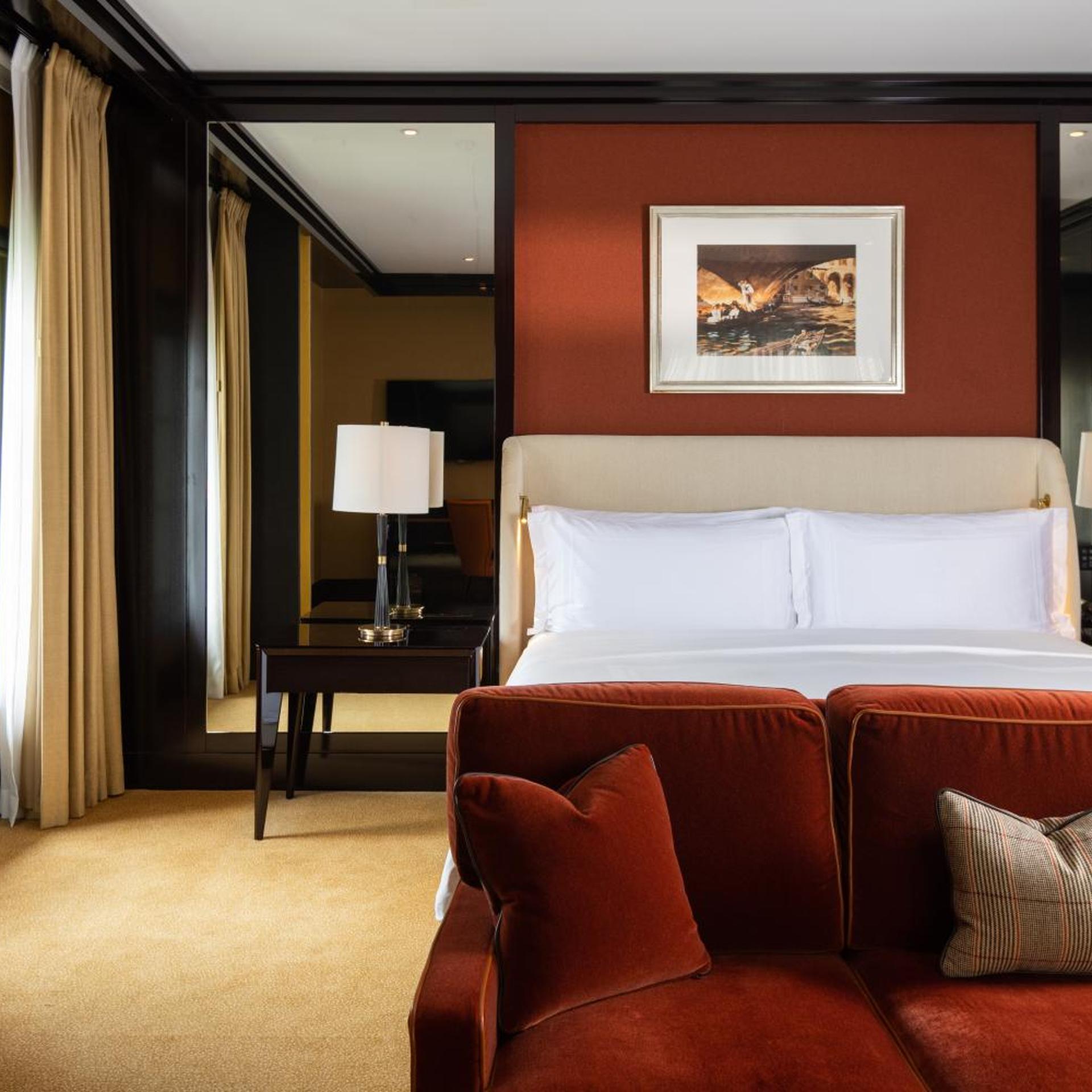 Junior Suite, City View, Corner