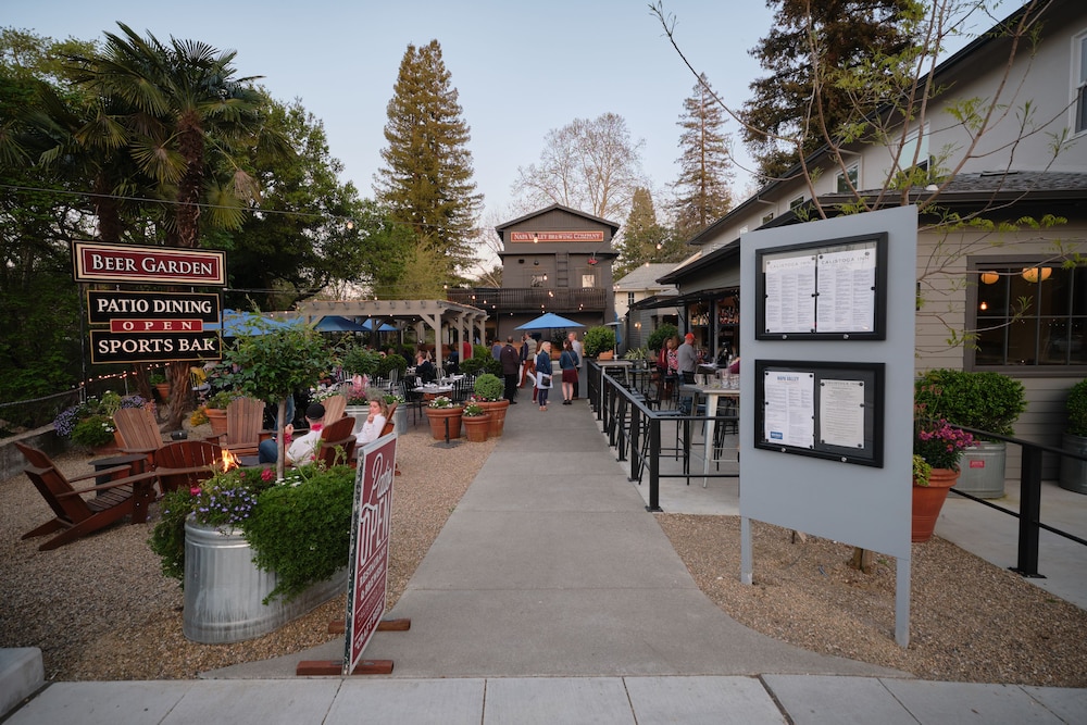 Calistoga Inn Restaurant And Brewery 59/69