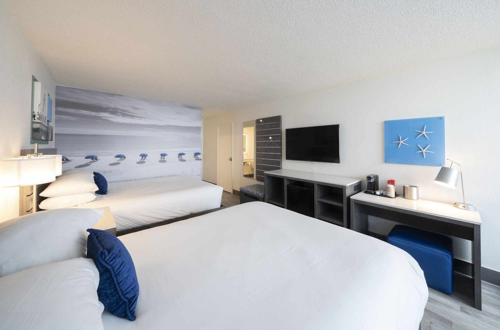 STANDARD, 2 QUEEN BEDS