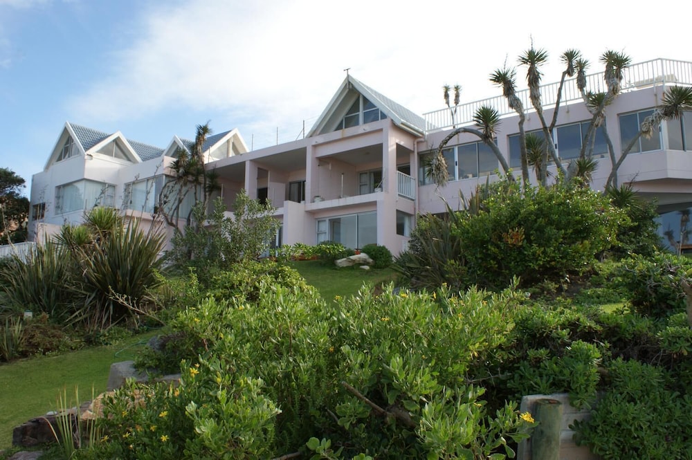 The Pink Lodge On The Beach 35/40