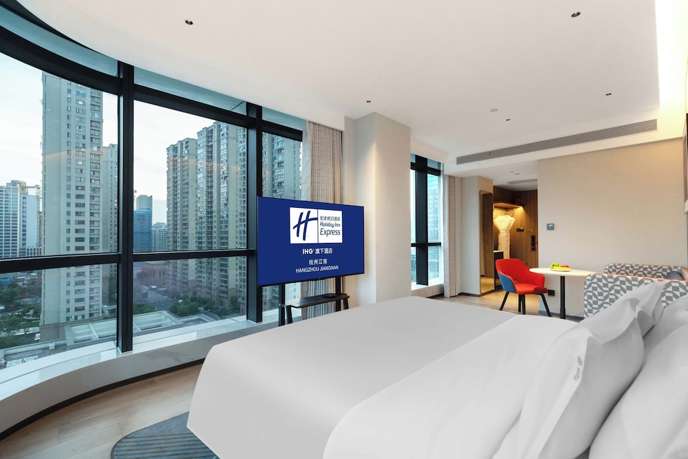 Standard, King Bed, City View, Extra Floor Space