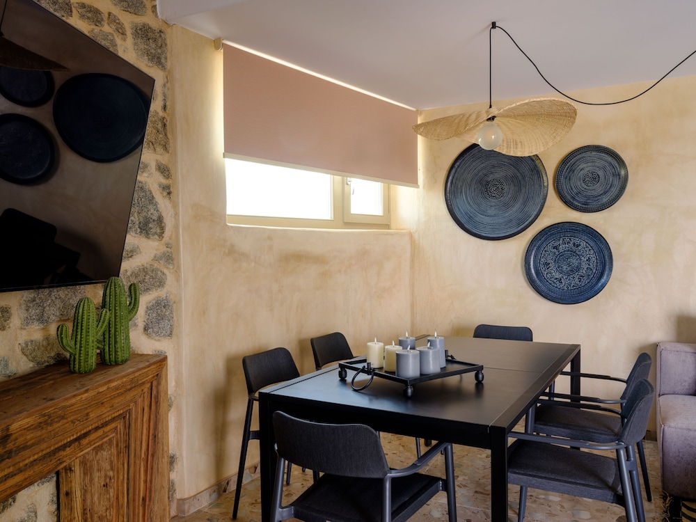 VRACHOS SUITES MYKONOS 65/75