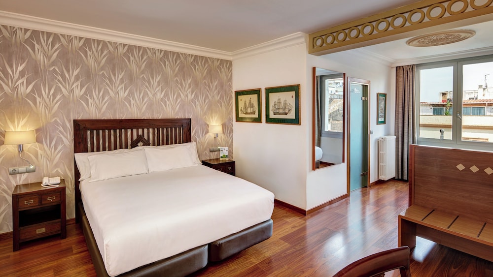 Family, 1 Single and 2 Double Beds