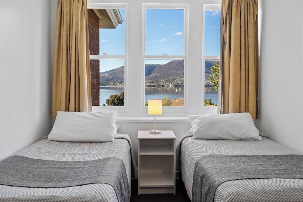 5 BEDROOMS, HOUSE, TWO STORY