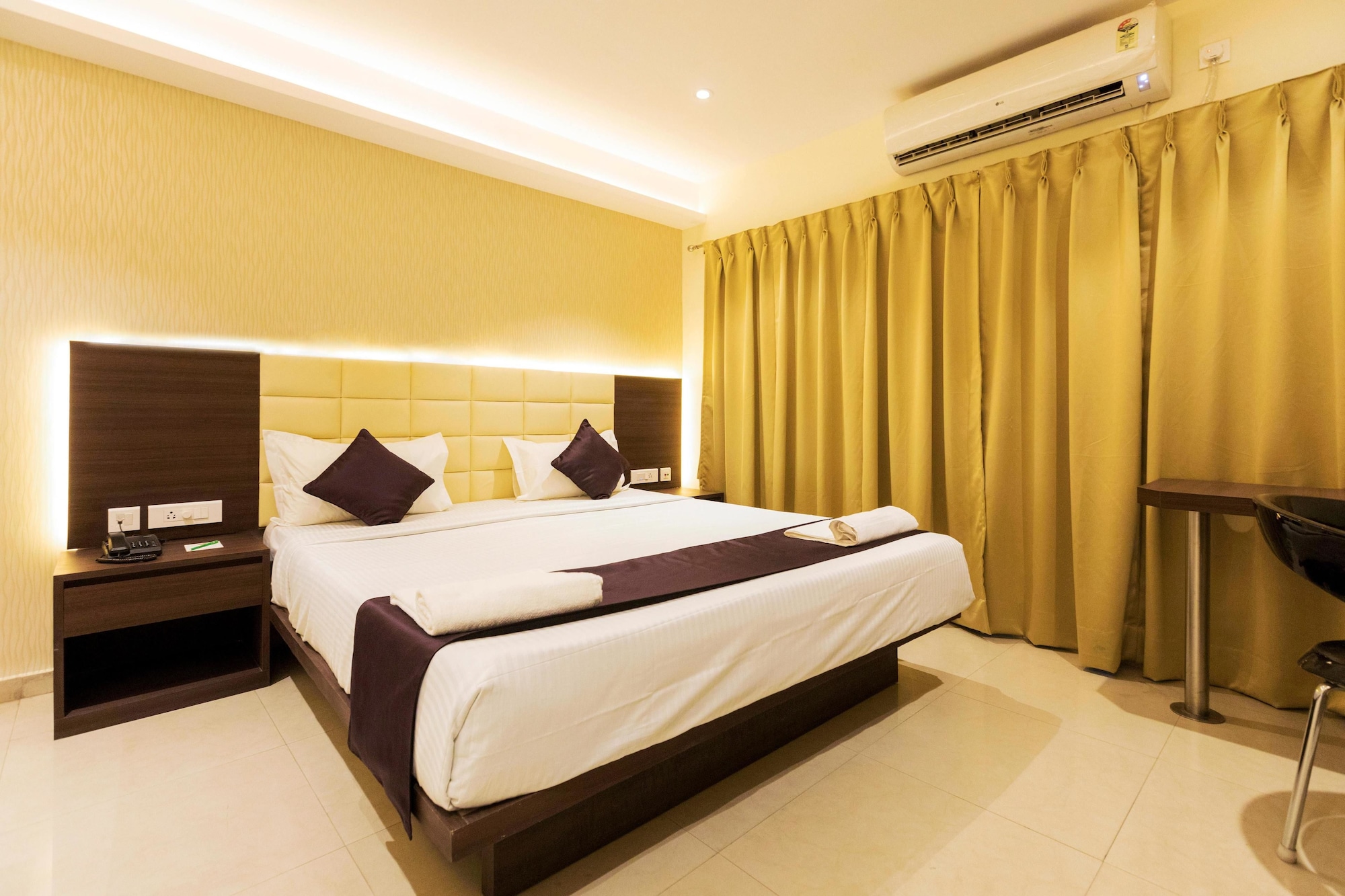 SUPER, DELUXE, DOUBLE BED