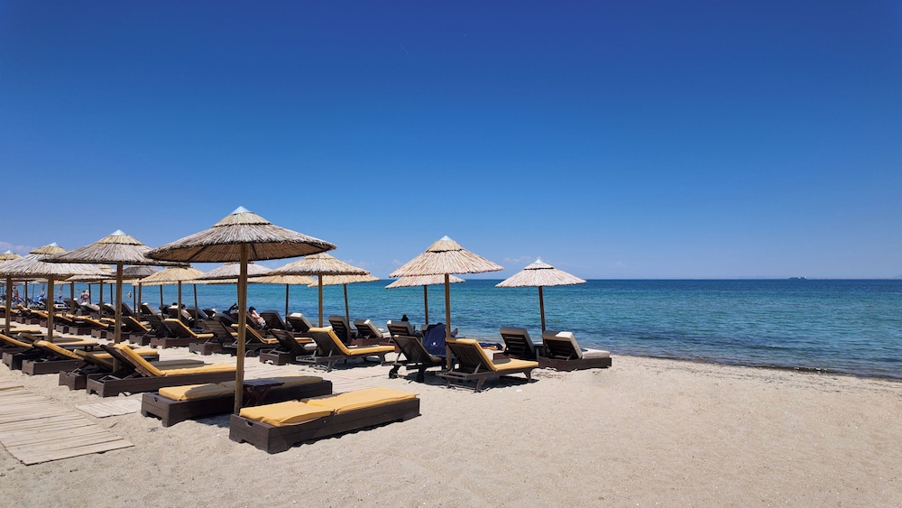 Eona Beach Resort 52/66