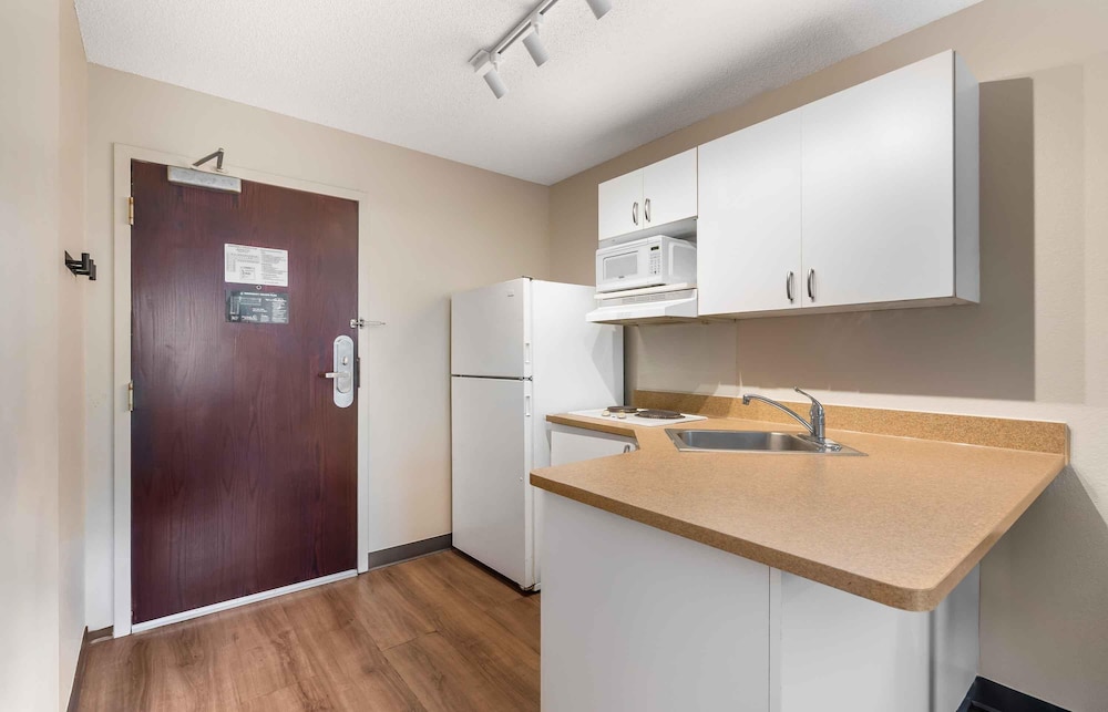 Extended Stay America Suites St Petersburg Clearwater ExecDr 11/53