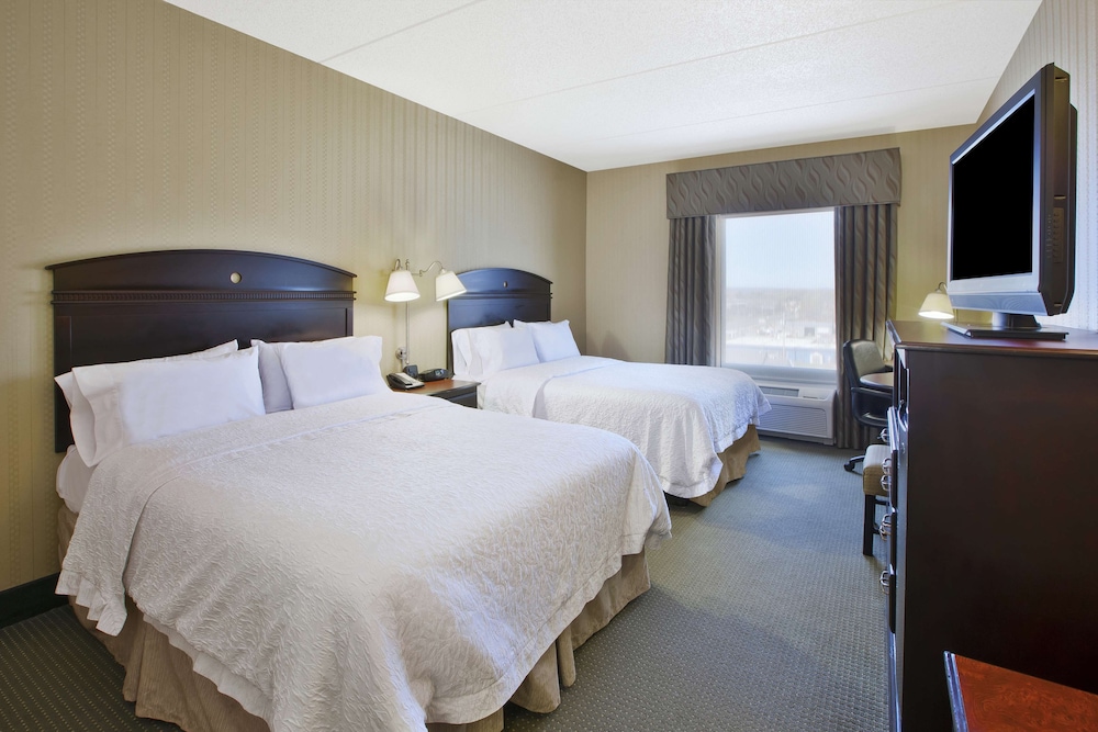 Hampton Inn Suites Plattsburgh 15/47