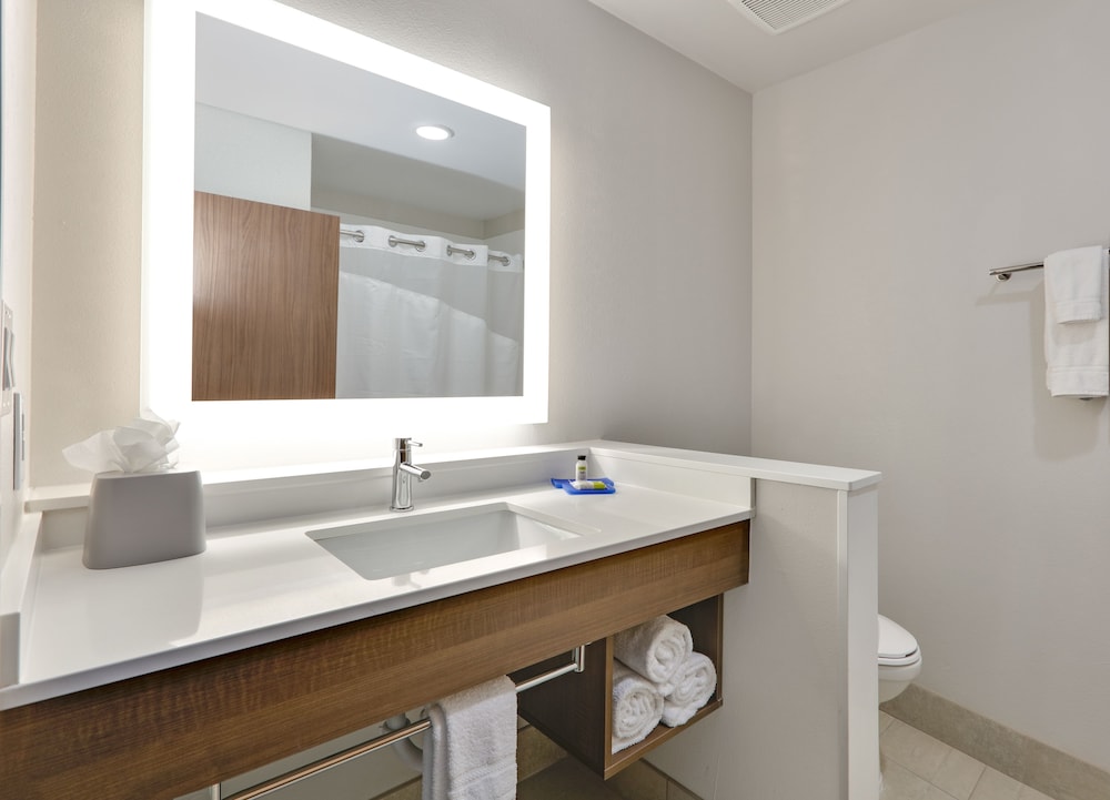 Holiday Inn Express & Suites Fort Worth North - Northlake 50/58