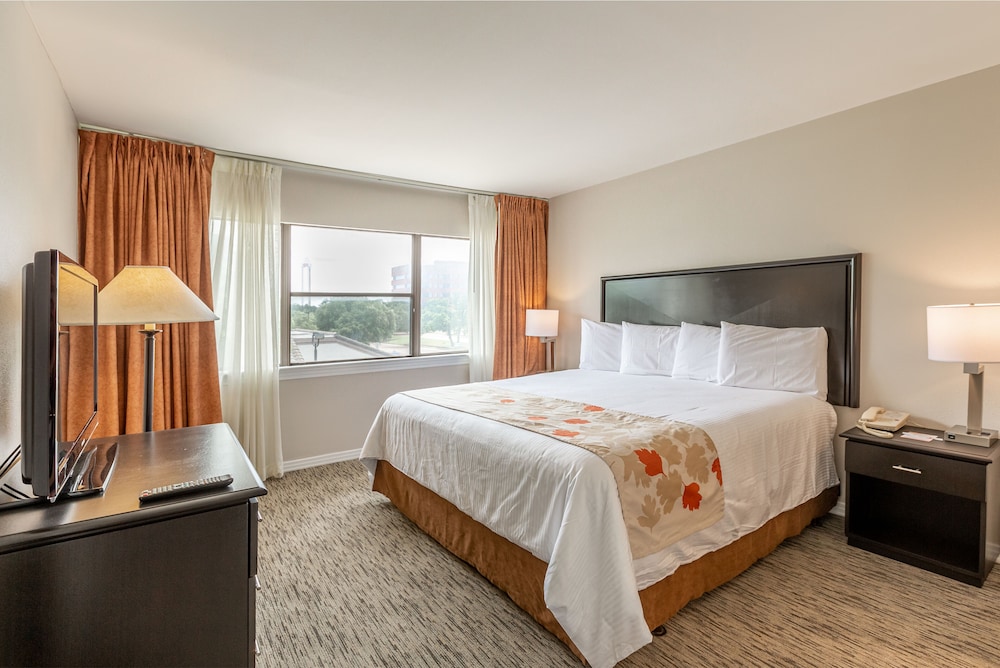 Craigshire Suites - Arlington 11/34