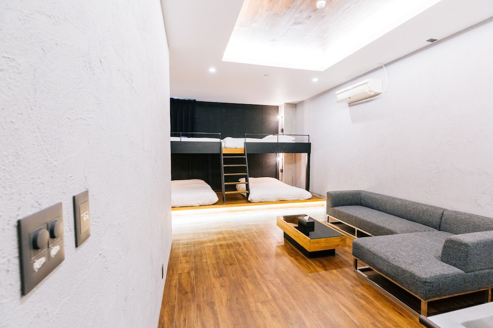 Mizuka Imaizumi Ii-Unmanned Hotel- 36/53