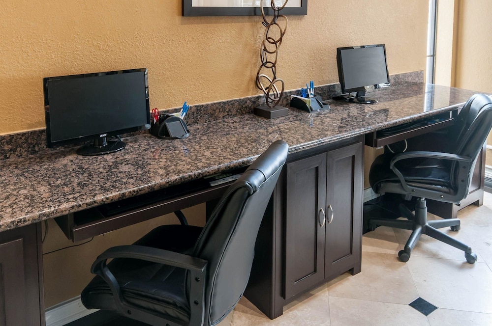 Comfort Inn North Conroe, TX 44/48