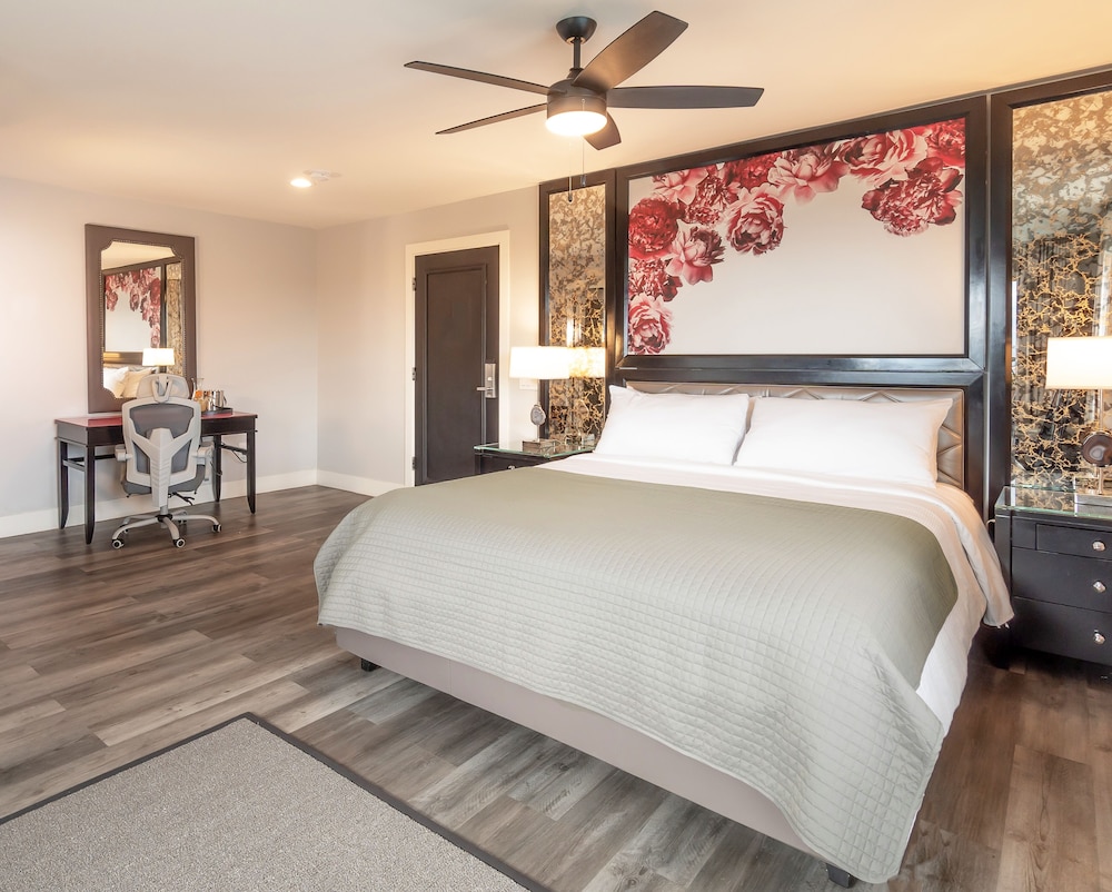 ROOM, KING BED