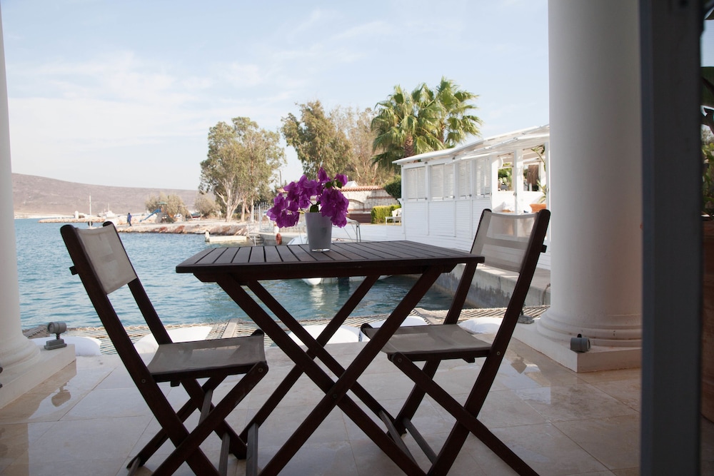 Alacati Port Hotel 45/50