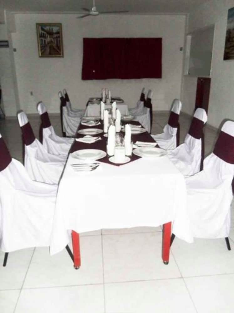 Hotel Hacienda de Zapata 48/56