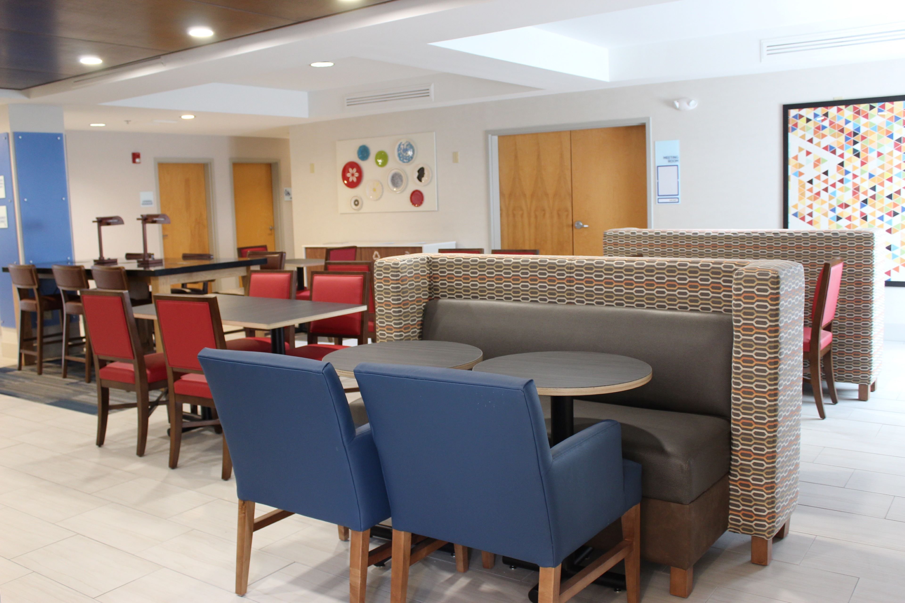 Holiday Inn Express Forest City 33/45