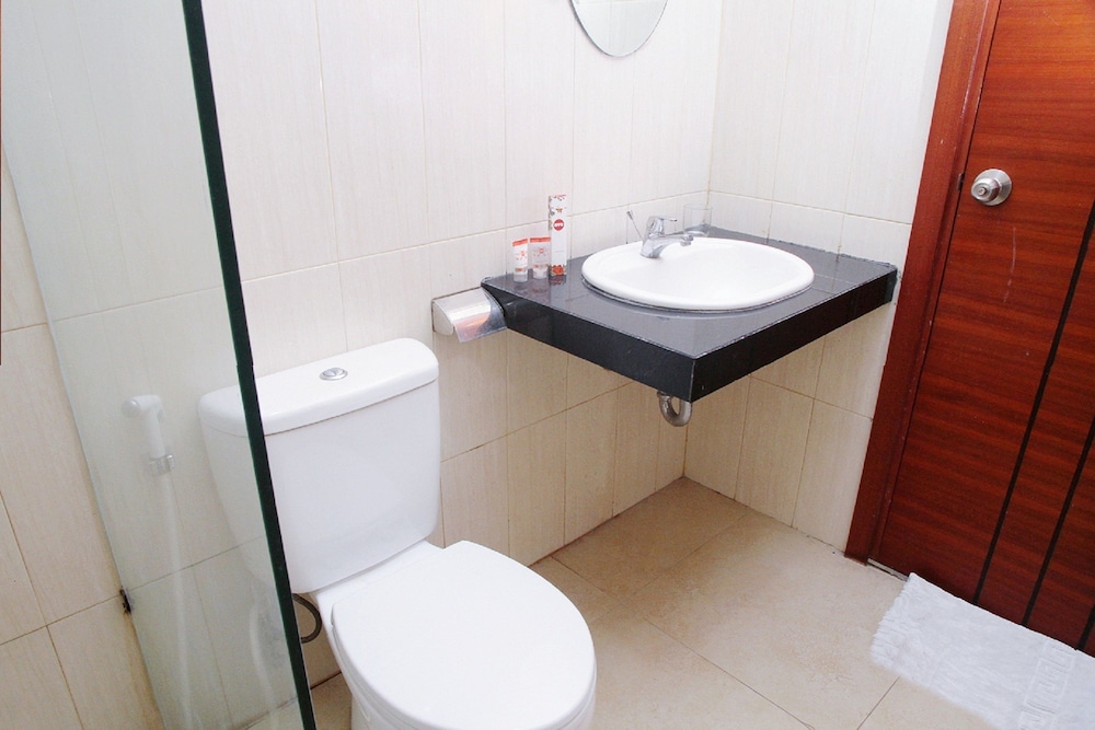 Oyo 920 Gajah Mada Hotel 15/35