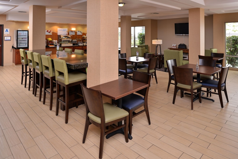 Holiday Inn Express Hotel Suites San Diego Otay 55/77
