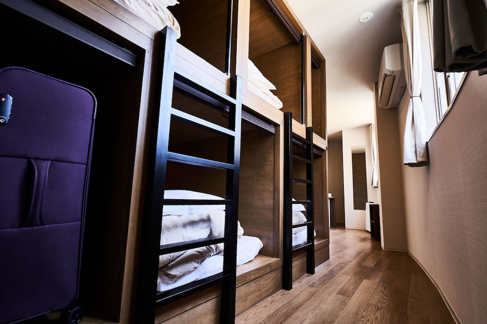 AND HOSTEL HOMMACHI EAST 48/69