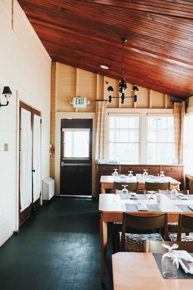Chebeague Island Inn 52/64