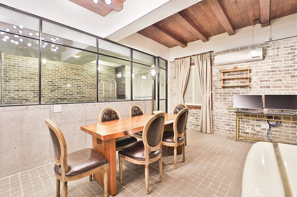 February Hotel Hwanggeum 57/93