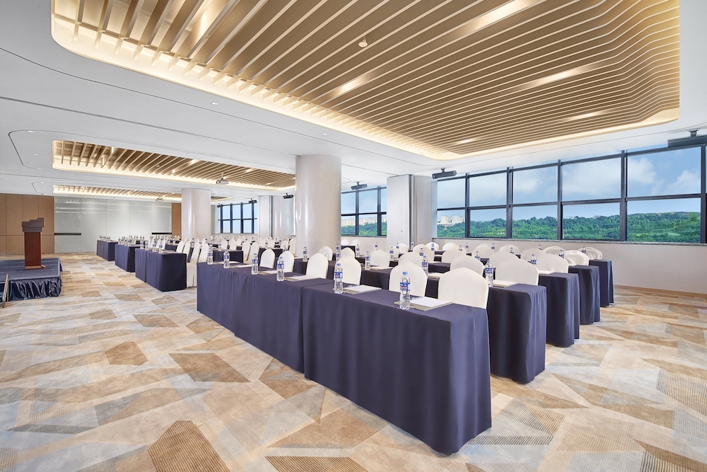 HOLIDAY INN EXPRESS Chongqing Airport Zone 24/24