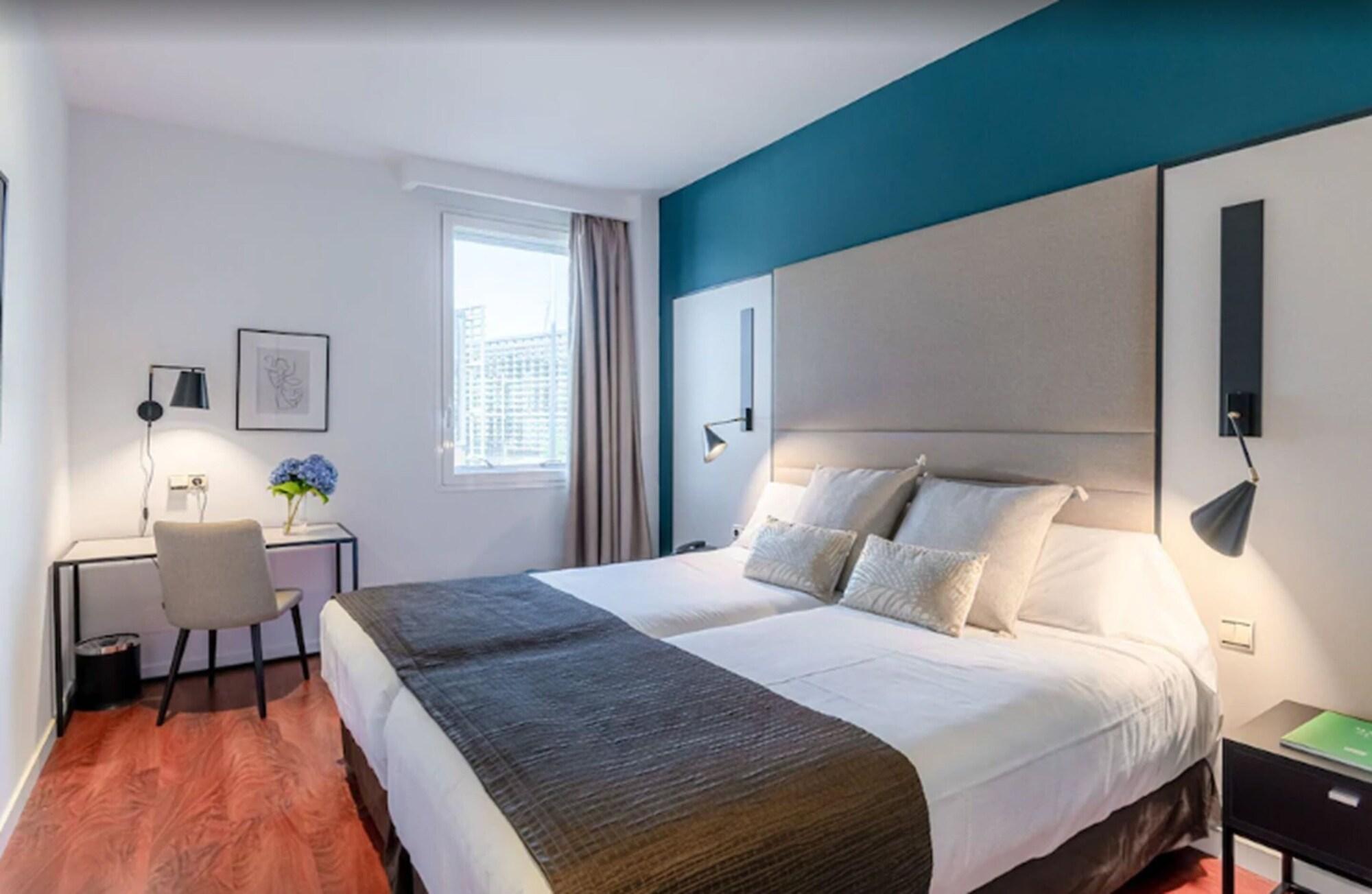 غرفة قياسية بسرير مزدوج أو سريرين منفصلين