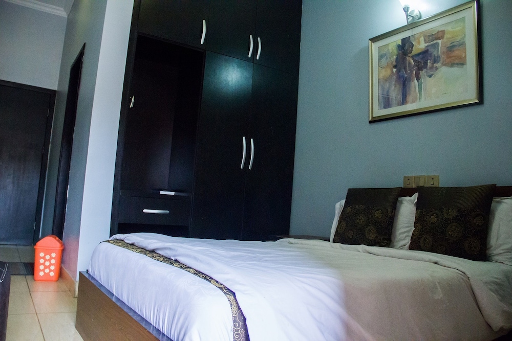 EXECUTIVE, SUITE